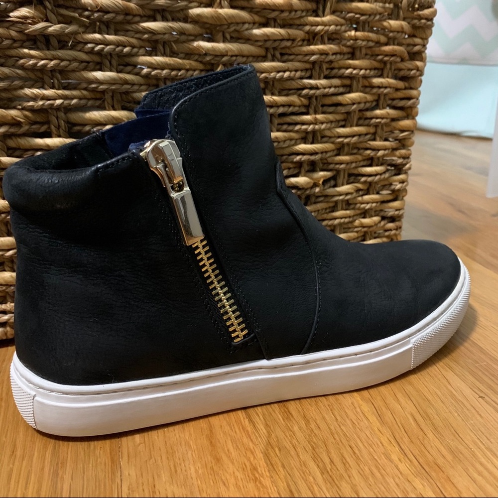 Kenneth Cole Women’s Kiera Sneaker - Picture 2 of 2